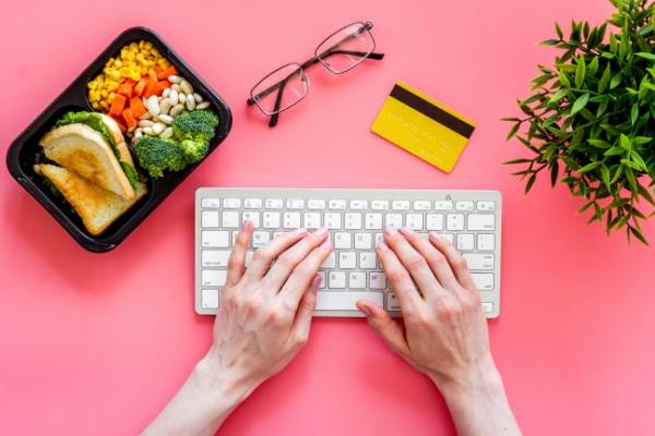 shutterstock titrerestaurantteletravail1