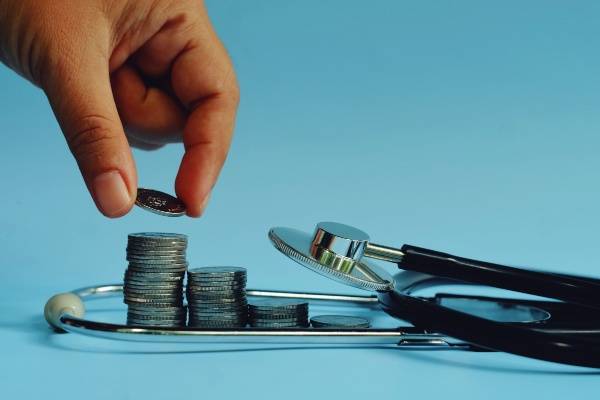 shutterstock determinationsalaireminmedecin